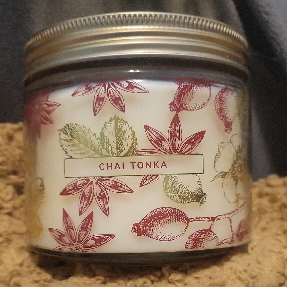 Chai Tonka Luxury Candle